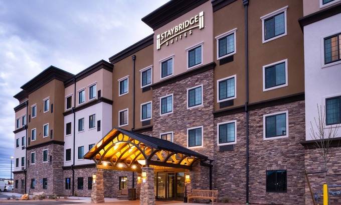 St. George Apartamento | Great for Business Travelers! King Suite | Free Breakfast + Shared Pool & Hot Tub.