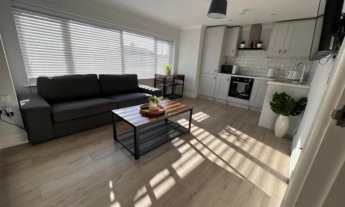 Netley Apartamento | Great for contractors- free parking