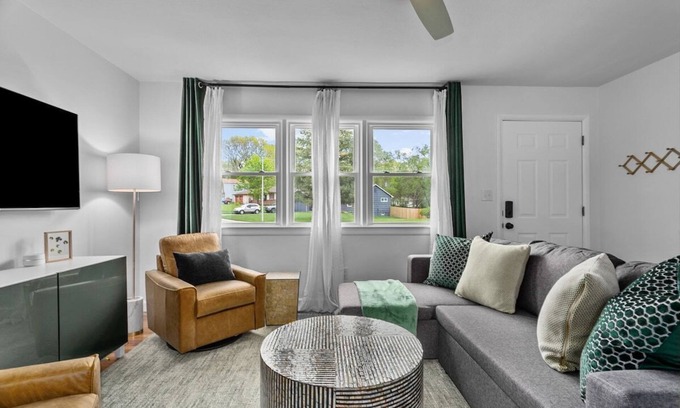 Shawnee Casa | Great for Families Sleeps7 15 Mins to KC+WiFi