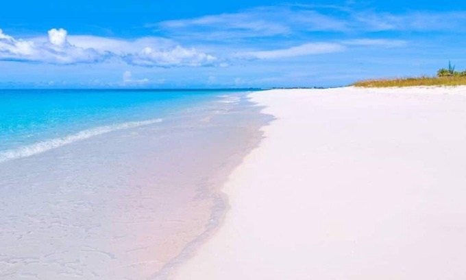 Grace Bay Apartamento | Great For Families! Stunning Pool + Location