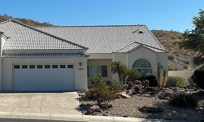 Bullhead City Casa | Hermosa casa, ideal para familias numerosas, el den es el cuarto dormitorio con literas