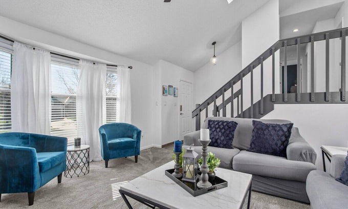 Olathe Casa | Peaceful Home Great for Families Theatre