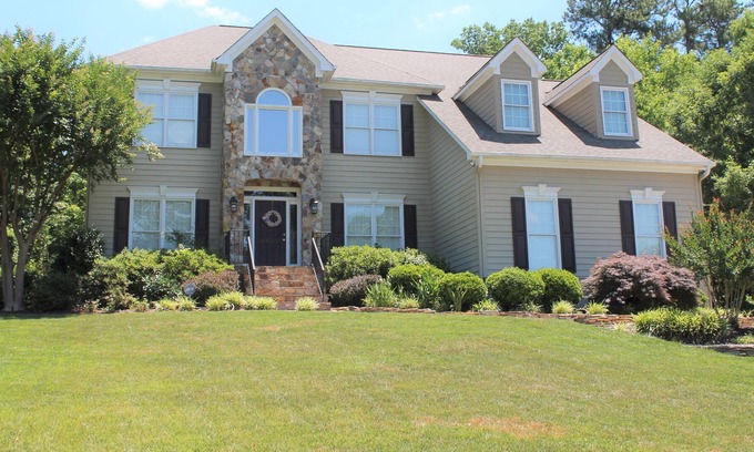 Jamestown Casa | Great for HPU weekends / Furniture Market! Beautiful and spacious 4-bedroom home