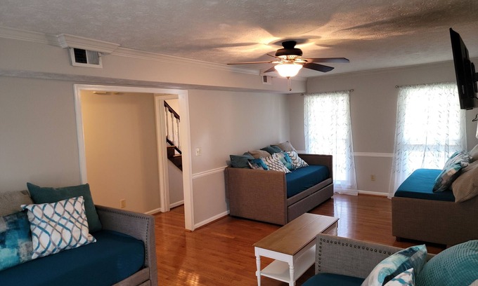 Snellville Casa | Great for Large Groups, 35 Minutes to Atlanta