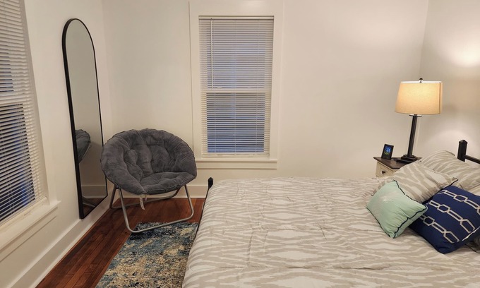 Roosevelt Park Casa | Great for working professionals: medical, construction, etc. LTE, or Mid-term!
