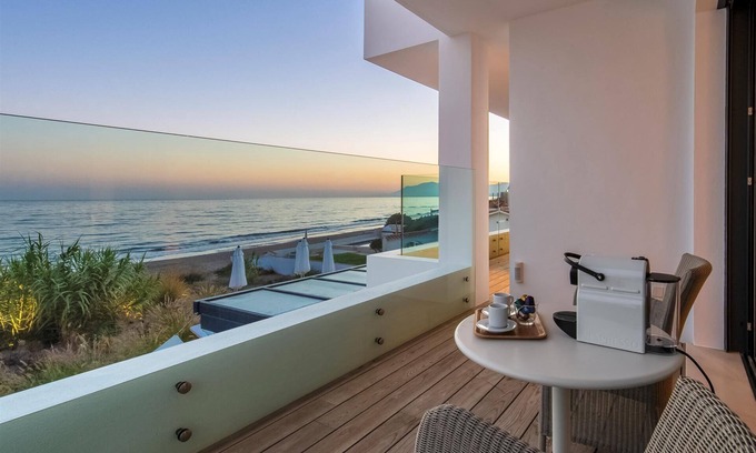 Urbanizacion Costabella Casa | Estupenda villa en primera linea de playa con piscina privada