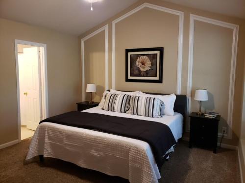 Davis Lake - Eastfield Casa | Great Getaway Charlotte
