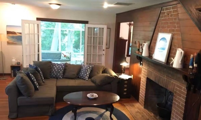 Manomet Casa | Great getaway for a family/two located on a quiet road, a 2 min walk to beach.