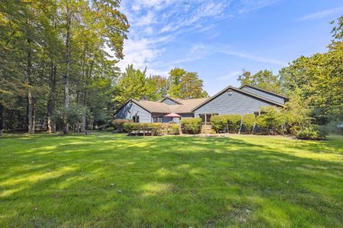 Painesville Casa | Great Group Getaway: Games Galore + Outdoor Oasis