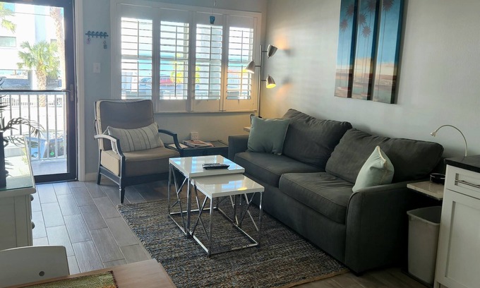 Sunset Beach Condominio | Vistas espectaculares del Golfo! A pocos pasos de la playa de la puesta del sol y climatizada!