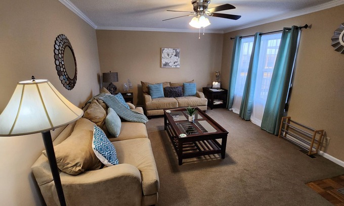 Oak Grove Casa | Gran hogar; Cerca de todas partes.