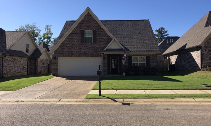 Starkville Casa | Great home just a mile from campus! Perfect for football and baseball weekends!