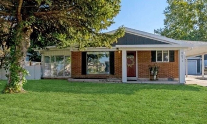 Millcreek Casa | Great Home Minutes to Airport, Interstates, Mountains, Park City, & Ski Resorts!