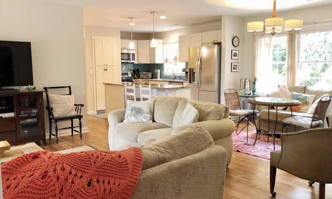Isle of Palms Casa | Great Home on CuldeSac by IOPRecCtr-So cerca de Beach & Marina-Comes w / GolfCart