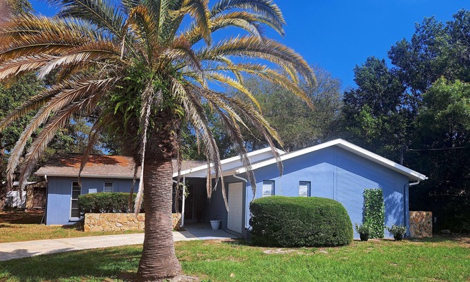 Spring Hill Casa | Nice house in quiet upscale neighborhood close to everything. Pet friendly.