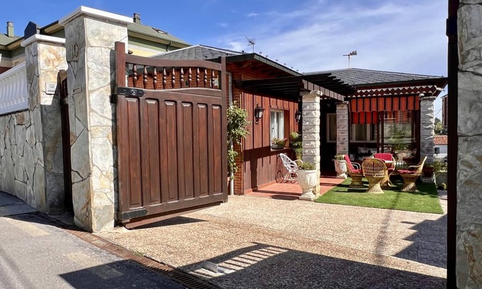 Suances Villa | Estupenda casa con jardín en el pueblo de Suances