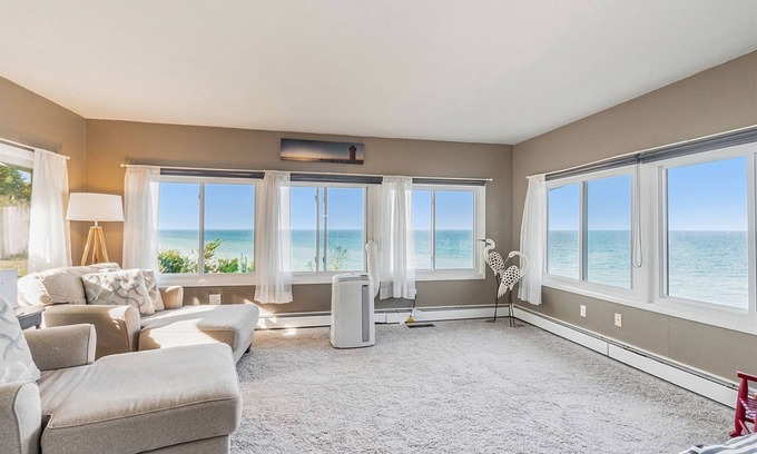 Glenn Haven Shores Casa | Great Lakes Escape | Surreal Lakeview Getaway | Private Beach Access | Hot Tub