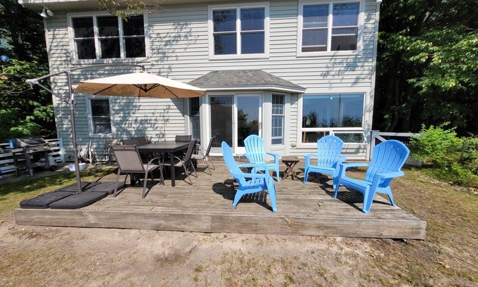 Frankfort Casa | New! Great Lakes Getaway - incredible Lakefront Location! Walk to beach and downtown!