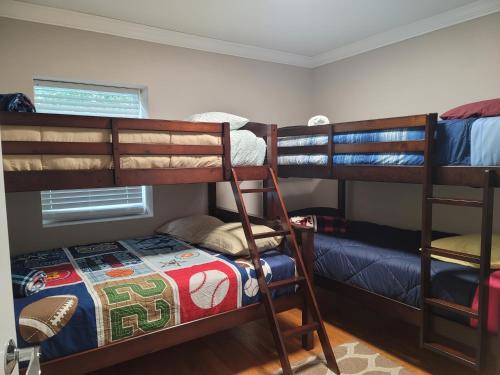 Southeast Pensacola Casa | Great large home,8 min from Downtown