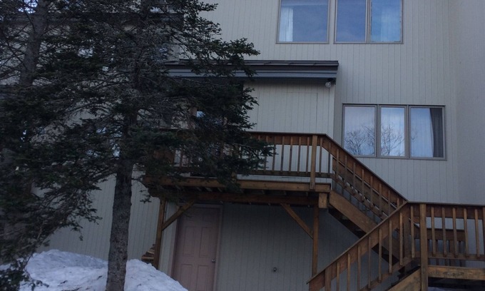 Carrabassett Valley Condominio | Excelente ubicación - 3 bd, 2 baños condominio, cerca de senderos y pueblo