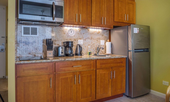 McCully - Moiliili Condominio | 🤩Great location🤩 8 guests~same floor (15)~ ✅ 2 studios ✅ free parking