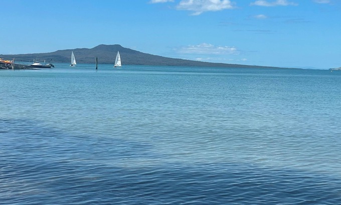 Rothesay Bay Casa | Great location by the Beach on North Shore
