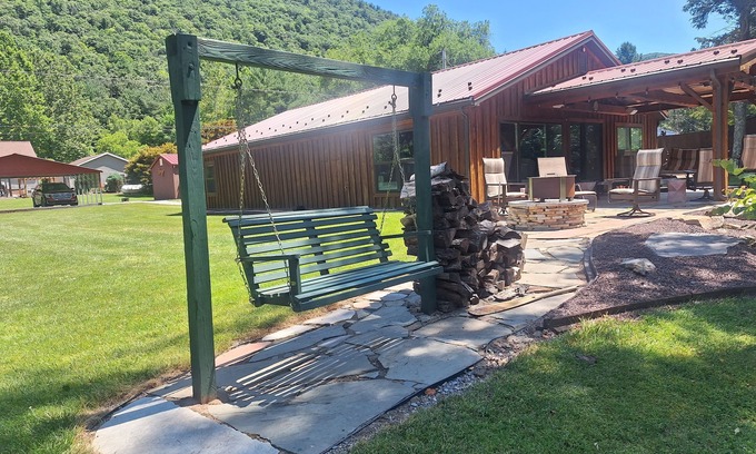 Jersey Mills Casa | Great location directly on Big Pine Creek with trail access