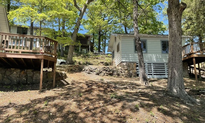 Lake Ozark Cabina | Great location, dock, boat slip, ramp, Bagnel Dam area, 700 ft shoreline.