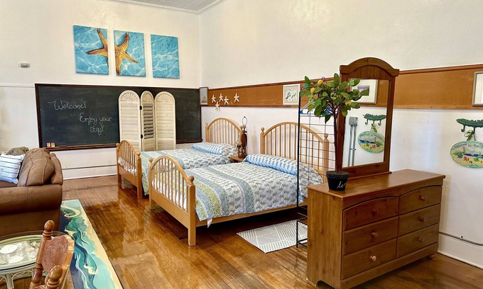 Levering Apartamento | GREAT LOCATION FOR A HOMEBASE TO EXPERIENCE ALL NORTHERN MICHIGAN HAS TO OFFER!