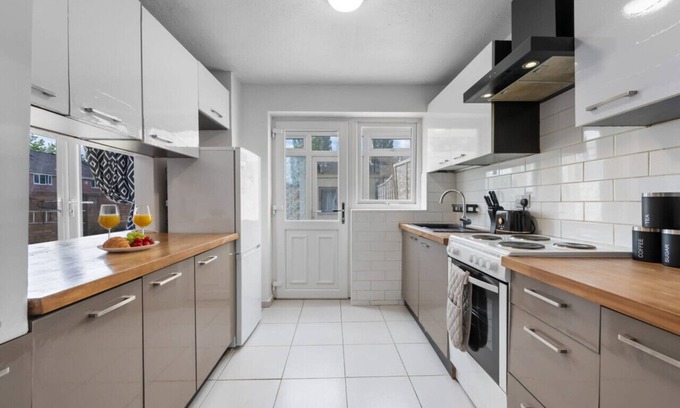 Binley Casa | Great Location for Contractors