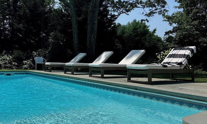 North Sea Casa | Spacious, luxurious 4-bedroom house with WiFi and AC in lovely Sag Harbor
