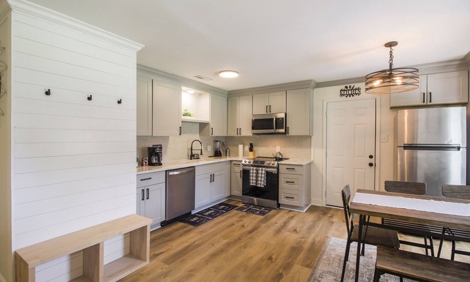 Pooler Casa | GREAT LOCATION!!!! Manden. The Perfect get away in Pooler/Savanna.