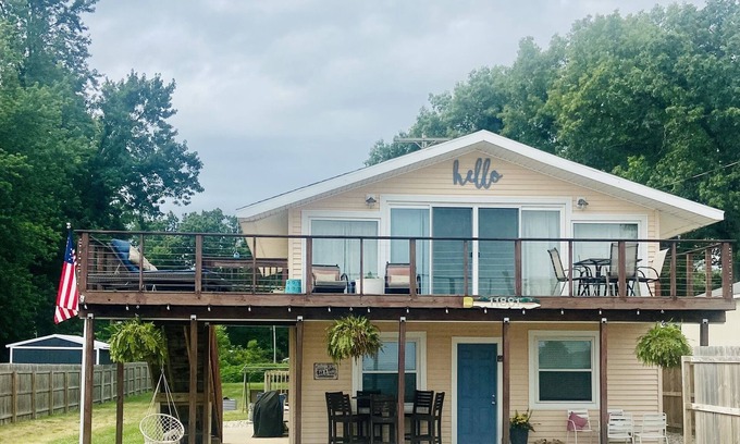 Shelbyville Casa | Great Location on beautiful Gun Lake!