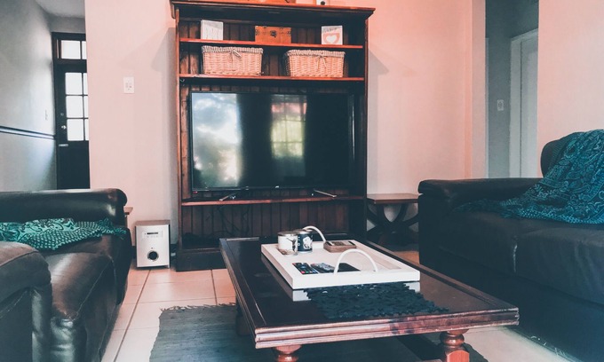Woodmead Casa | Excelente ubicación, Private Modern Garden Guesthouse