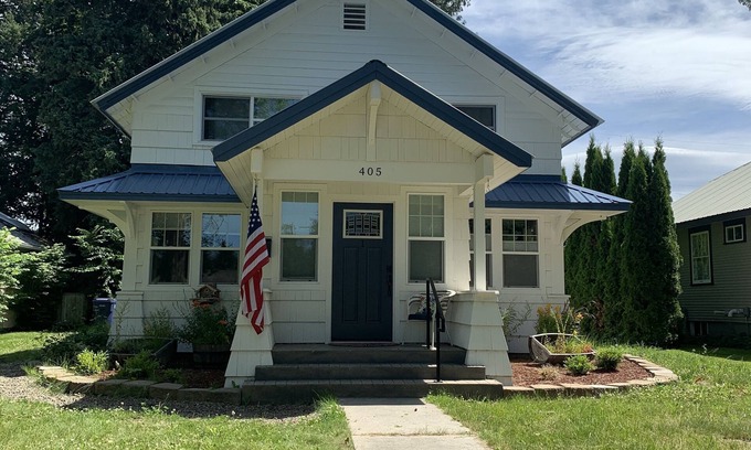 Sandpoint Casa | Great Location, relax by Sandpoint City Beach Park or shop downtown