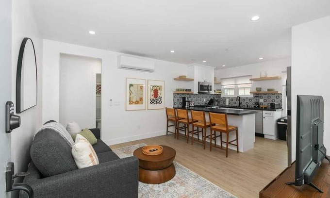 Hillcrest Apartamento | Great Location, Renovated Modern Spanish Apartment