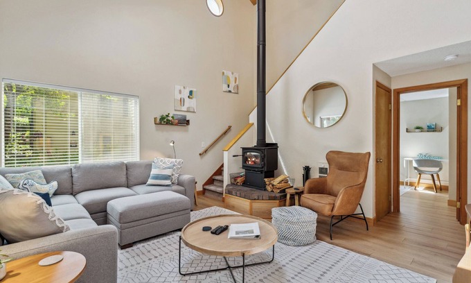 Manzanita Casa | Great location surrounded by trees! Dog Friendly with fenced yard.