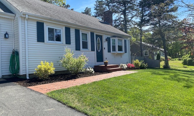 South Dennis Casa | Great location to everything 5 mins to some of the best beaches fenced in yard