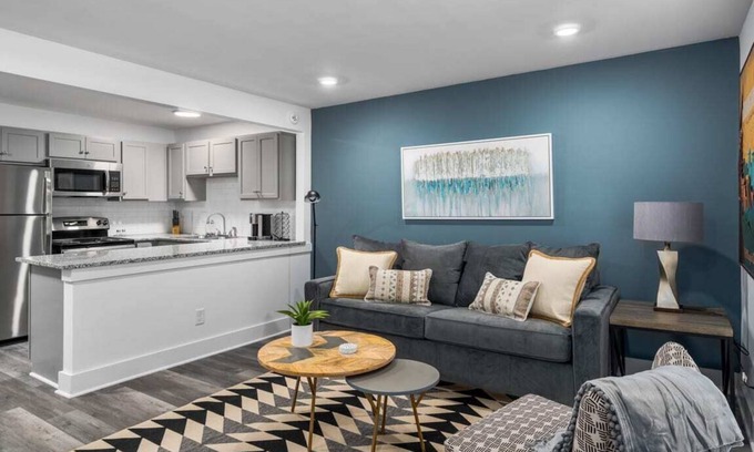 Forest Park Apartamento | Great Location! Updated w King Bed and Fast Wifi