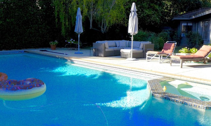 Leland Manor Casa | Great location with pool, hot tub and huge yard