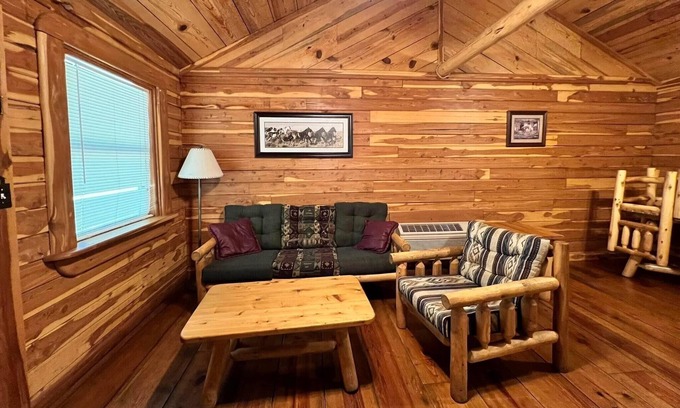 Fifty-Six Cabina | Great Oaks Cabins, Cabin 4