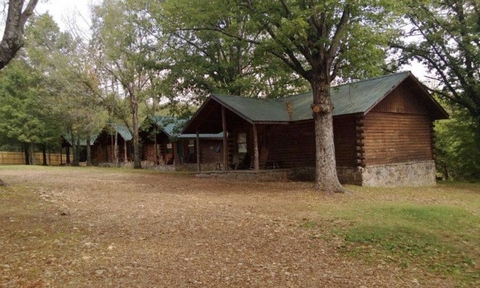 Fifty-Six Cabina | Great Oaks Cabins, Cabin 5