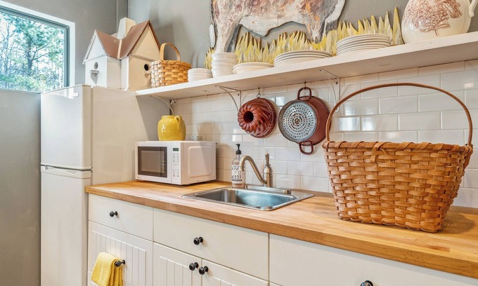 Jacksonville Casa | Great one room with mini kitchen, full bath, between Tyler and Jacksonville