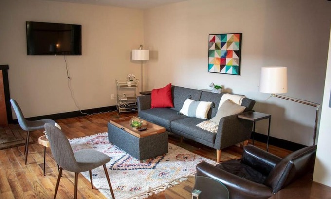 Pendleton Casa | Great Parkside Apt w Private Patio and Sun Deck