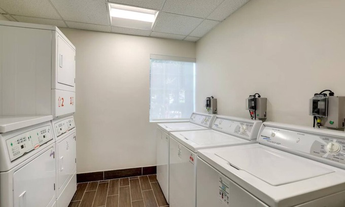 San Jose Complejo | Great Pick! Unit with Kitchen, Free Breakfast, Outdoor Pool, Pet-friendly!