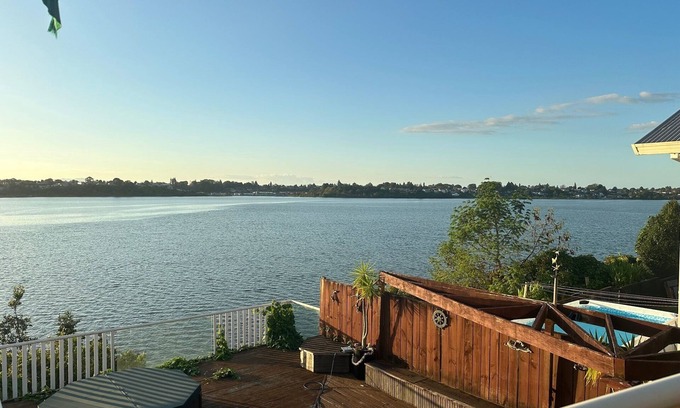 Tauranga Casa | Great place for a summer holiday with a pool and a great view across the water