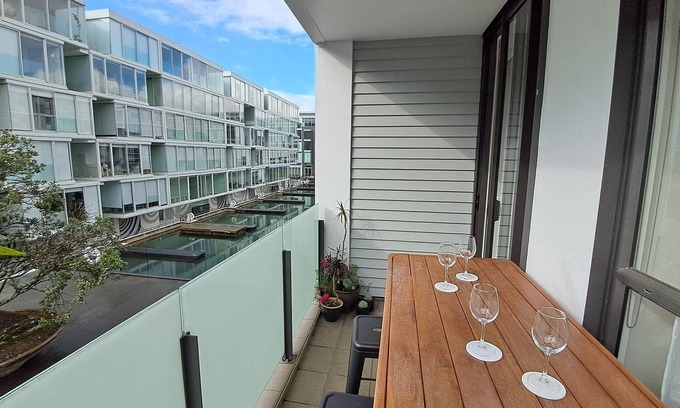Auckland Central Business District Apartamento | Great pool, central location + free carpark, e-scooter & free bikes available
