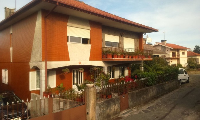 Barroselas Villa | Gran casa típica portuguesa con azulejos