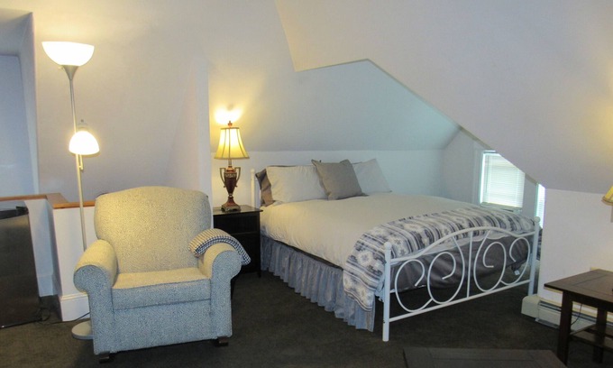 Portsmouth Apartamento | Great Price;Beautiful, Spacious 3 Bed 2 Bath in a House Near Downtown Portsmouth
