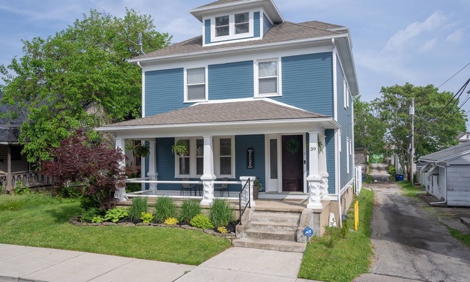 Dayton Casa | *GREAT PRICES*NEW*6 Bed*2.5 Bath*Next to UD*Sleeps 14*Kid Friendly*PATIO